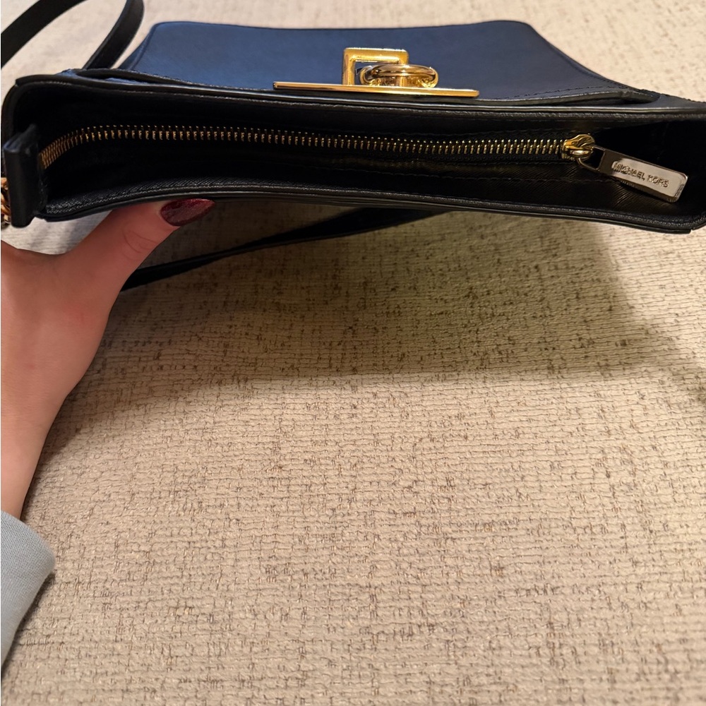 Michael Kors Elegant Black Shoulder Bag with Gold Accents - Picture 7 of 7